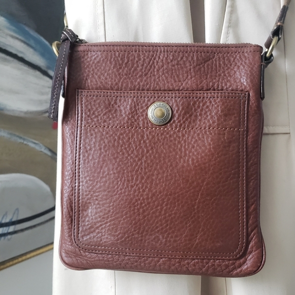 Coach | Signature Swing Pack Crossbody Messenger Bag - Picture 2 of 16